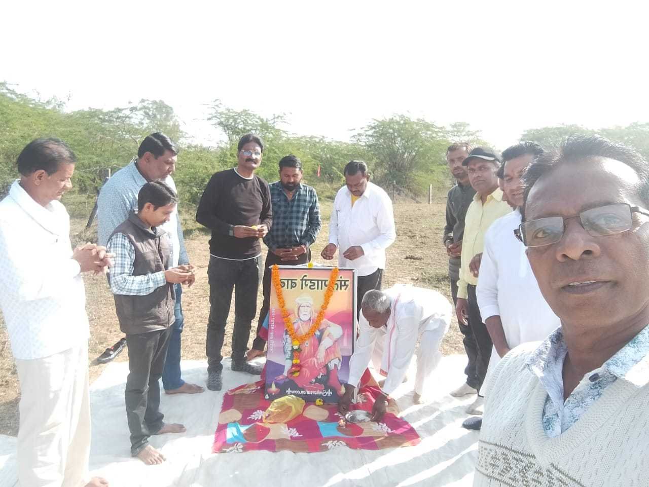 संत गाडगे की पुण्यतिथि पर किया पौधरोपण