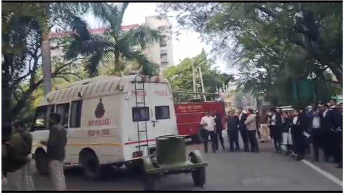 हाई कोर्ट में चलीं गोलियां, एक घायल, पुलिस ने की माक ड्रिल
