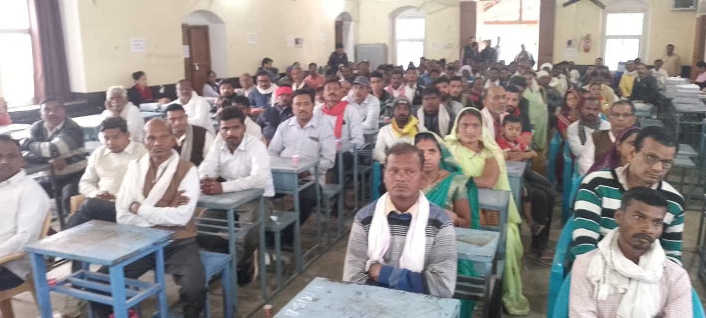 उत्कृष्ट विद्यालय में हुई पालक-शिक्षक गोष्ठी