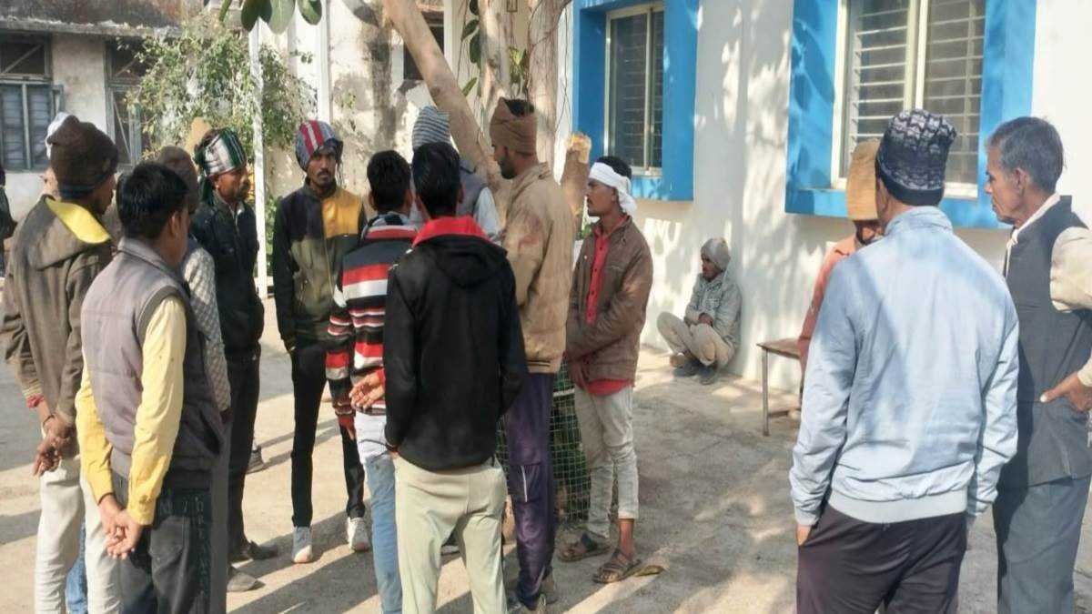 मामूली विवाद के बाद दो पक्षों में खूनी संघर्ष, चली गोलियां, दो की मौत, पांच घायल