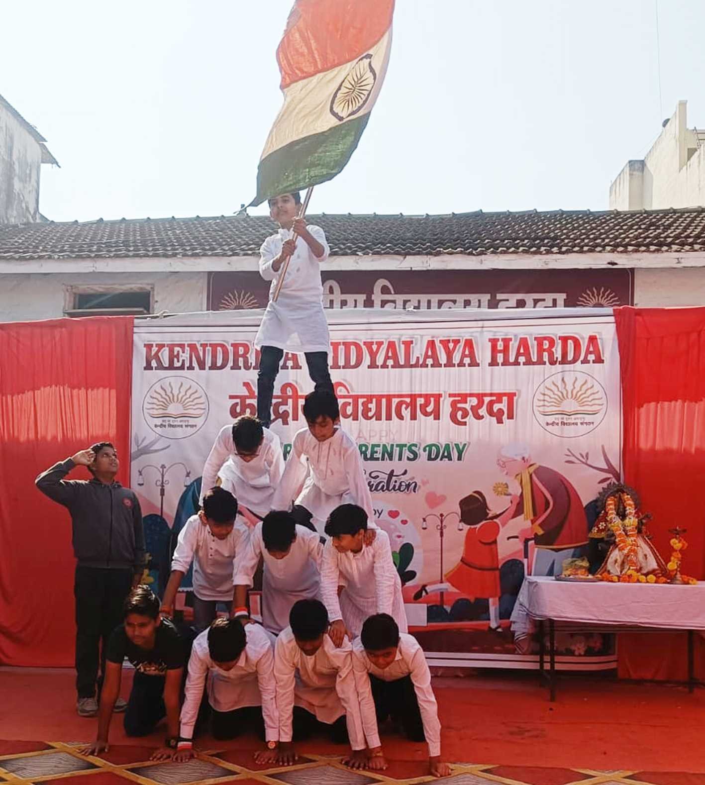 केन्द्रीय विद्यालय में मनाया ग्रांड पेरेंट्स-डे