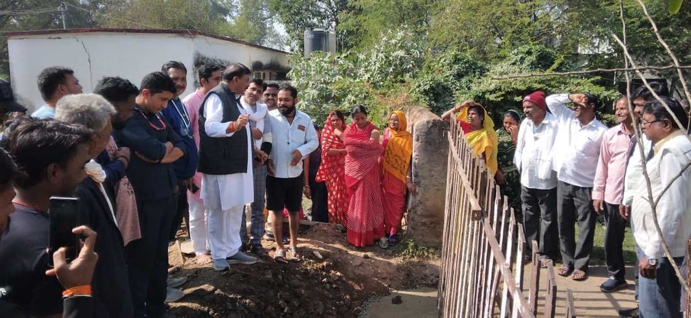 सार्थक संवाद …  रेलवे ने 3 फीट जगह छोड़ने की जताई सहमति