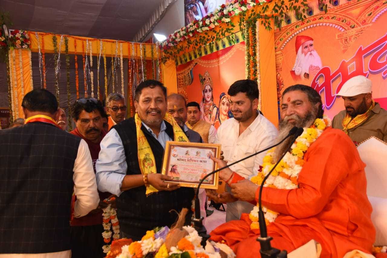 सैकड़ों जरूरी काम छोड़कर पहले स्नान करो : राजेंद्रानंद महाराज