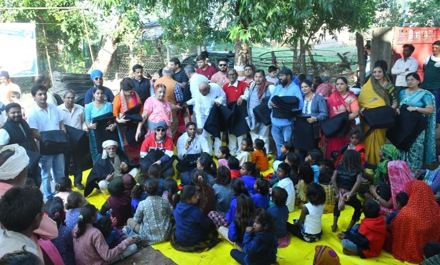 मानव सेवा के मध्य पर्यावरण का गुणगाान