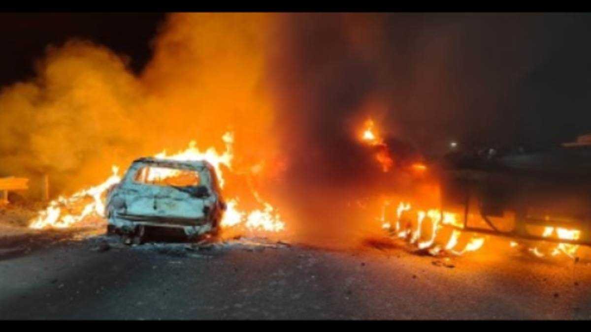 गणपति घाट हादसे में जिंदा जल गए 3 लोग, वाहनों में आग से हुई दुर्घटना