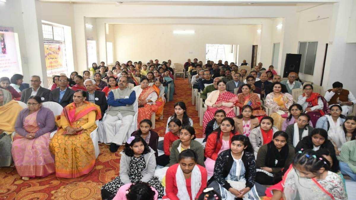 आदिनाथ दिगंबर जैन अतिशय क्षेत्र कुराना में अनुशासनोदय समाज कल्याण समिति का अर्धवार्षिक मिलन समारोह हुआ
