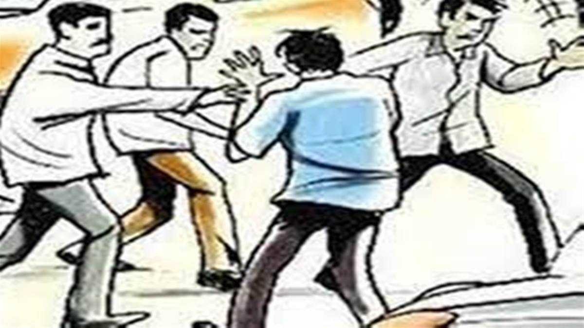 DJ पार्टी बंद कराने पहुंची पुलिस पर हमला, आरक्षक का सिर फोड़ा