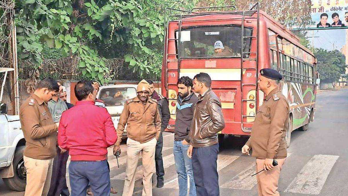 हादसे के बाद खुली अधिकारियों की नींद, एक दिन में ही 136 बसों की जांच की