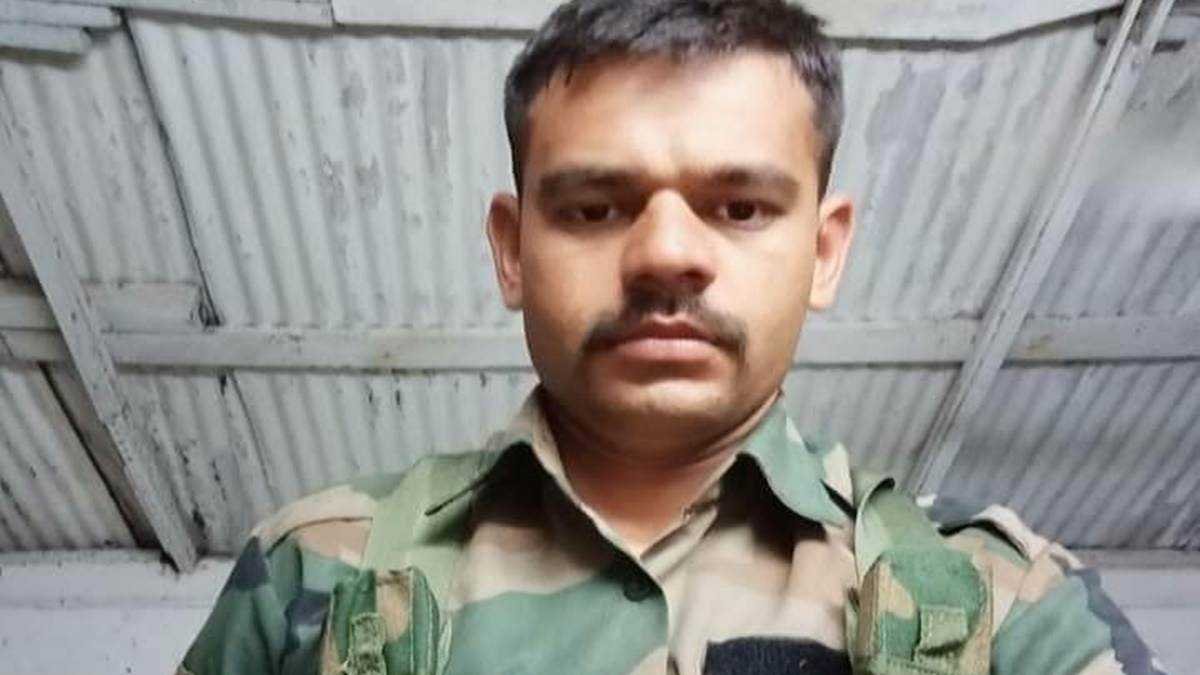 कश्मीर में आतंकियों से मुठभेड़ में सागर के सैनिक राजेश यादव बलिदान
