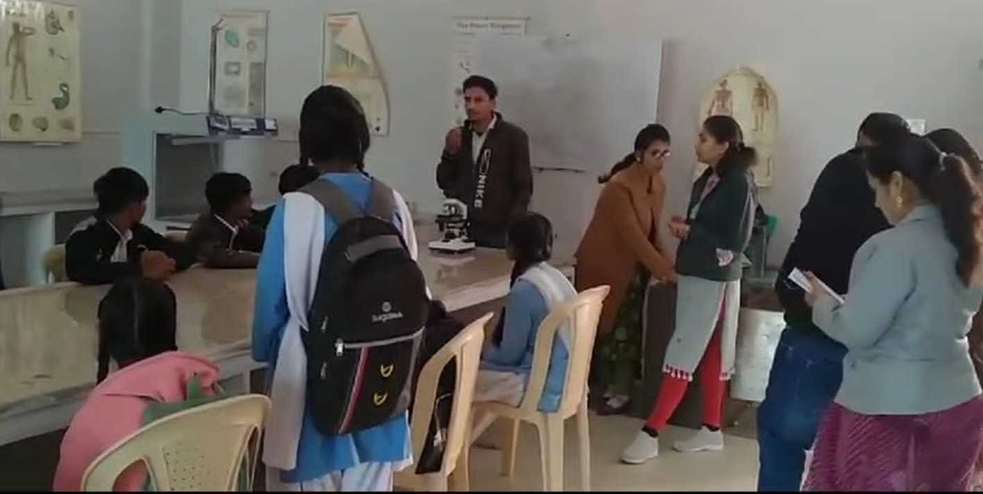 स्कूली विद्यार्थियों ने किया शैक्षणिक भ्रमण  