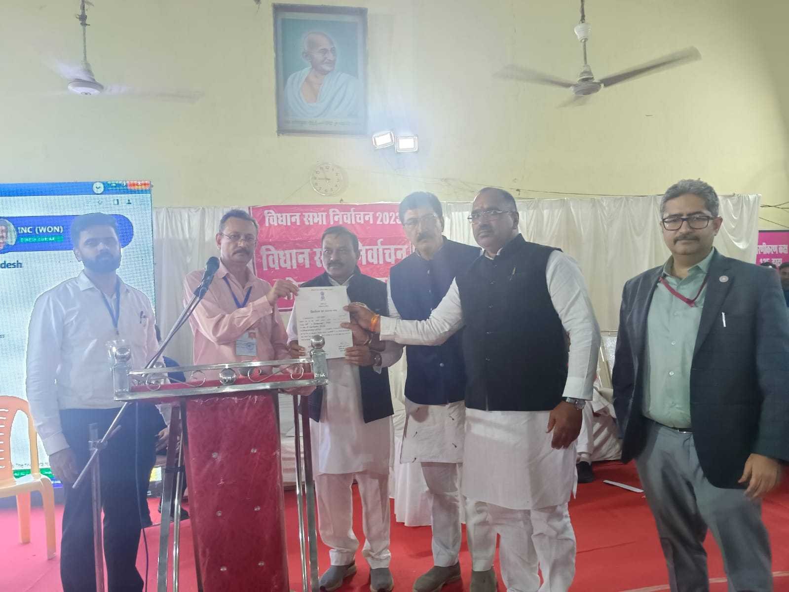 हरदा में कांटे की टक्कर, कांग्रेस के दोगने जीते