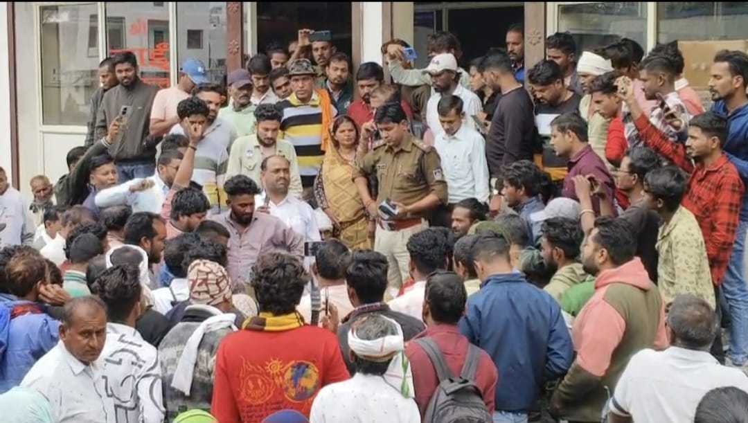 महिला की मौत के बाद सनावद का साई हॉस्पिटल फिर एक बार सुर्खियों में