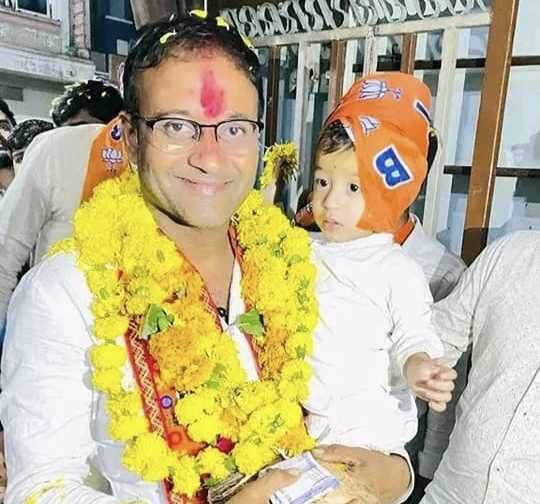 नरेंद्र को जीत नहीं दिला सकी बहन आरती, सचिन को मिला लाडली बहना का साथ