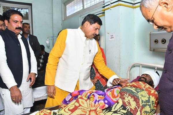गुना बस दुर्घटना :- लापरवाही के लिए गुना आरटीओ और नगर पालिका के सीएमओ निलंबित