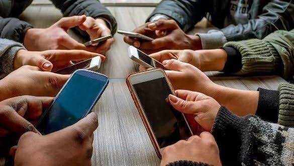हार जीत का परिणाम जानने टीवी और मोबाईल से चिपके रहे लोग