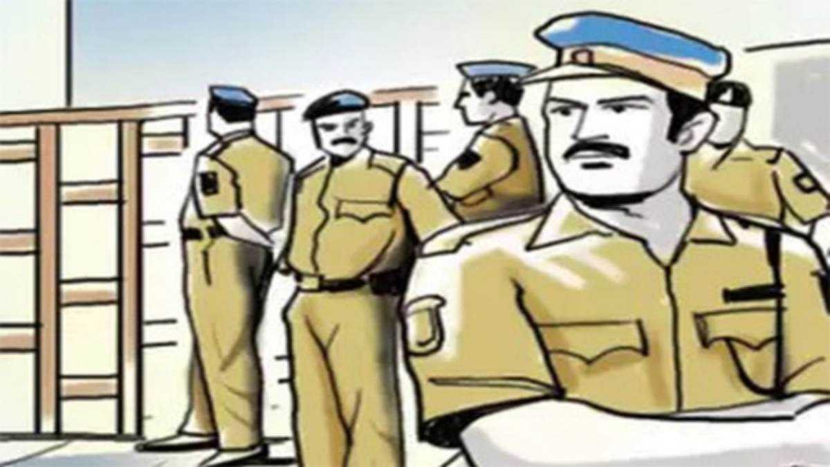 चोरी के शक में पुलिस ने महिला की 4 घंटे तक की पिटाई, अस्पताल में इलाज जारी