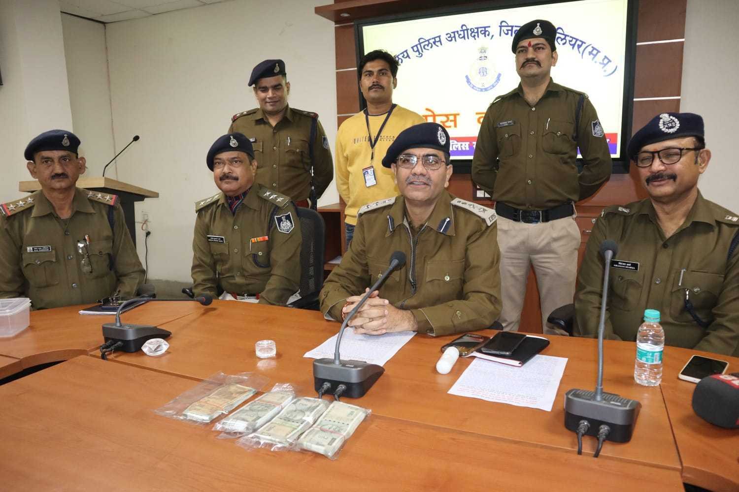 चाचा को फंसाने भतीजे ने दोस्त के साथ रचा लूट का षडयंत्र, दोनों आरोपी गिरफ्तार