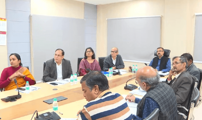 मुख्य निर्वाचन पदाधिकारी अनुपम राजन ने मतगणना की तैयारियों के संबंध में कलेक्टर्स के साथ की बैठक