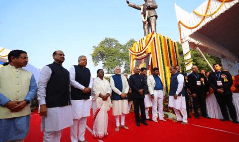 राष्ट्रपति, उपराष्ट्रपति और प्रधानमंत्री ने बाबा साहेब डॉ. बी.आर. अम्बेडकर को पुष्पांजलि अर्पित की