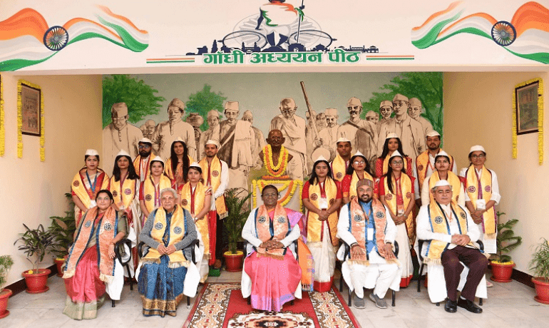 उच्‍च शिक्षा में छात्राओं का शानदार प्रदर्शन विकसित भारत और बेहतर समाज को दर्शाता है – राष्ट्रपति द्रौपदी मुर्मु