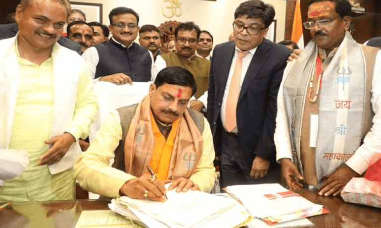 धार्मिक स्थल अथवा अन्य स्थान में निर्धारित मापदण्ड के अनुरूप ही ध्वनि विस्तारक यंत्रों (लाउड स्पीकर/डीजे) का उपयोग किया जा सकेगा