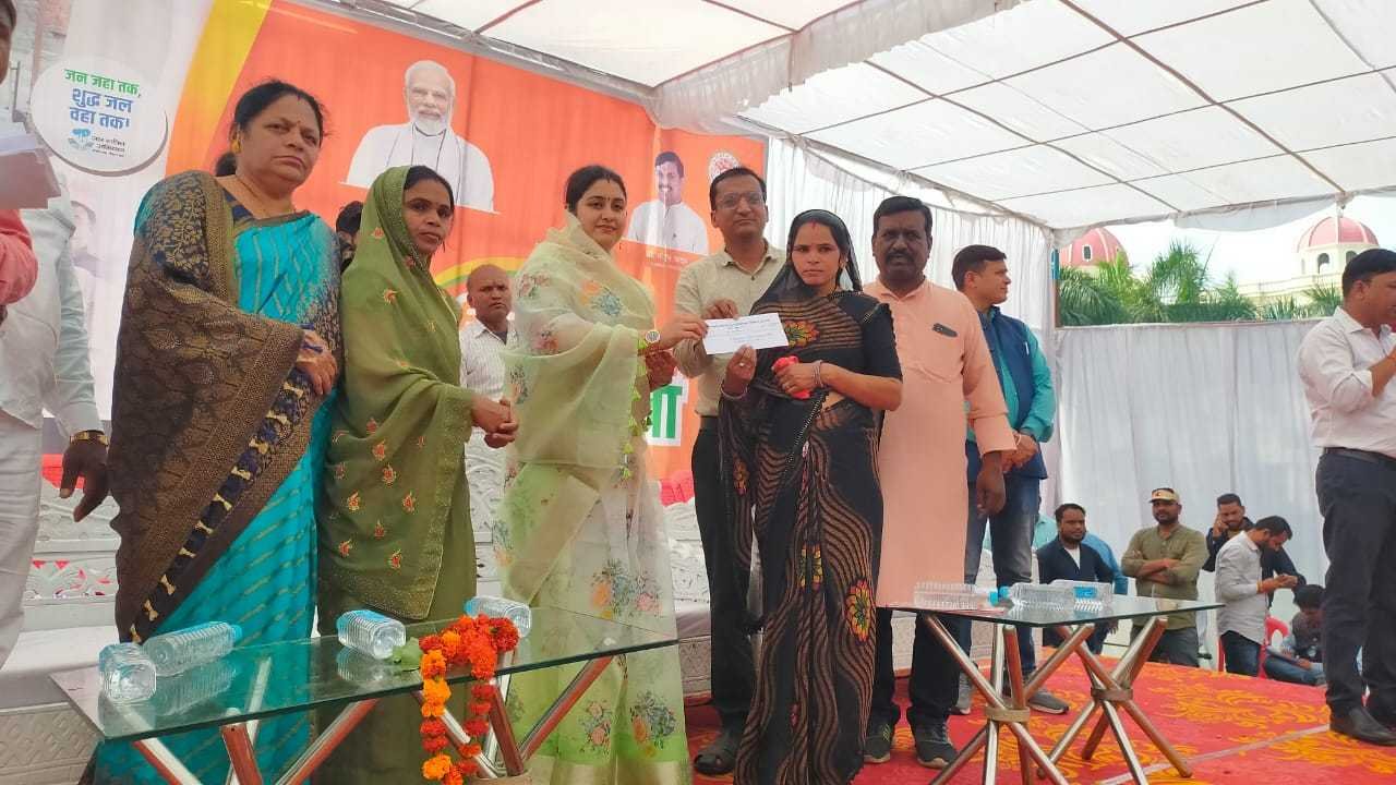 संकल्प यात्रा- नागरिकों को जनकल्याणकारी योजनाओं की दी जानकारी  