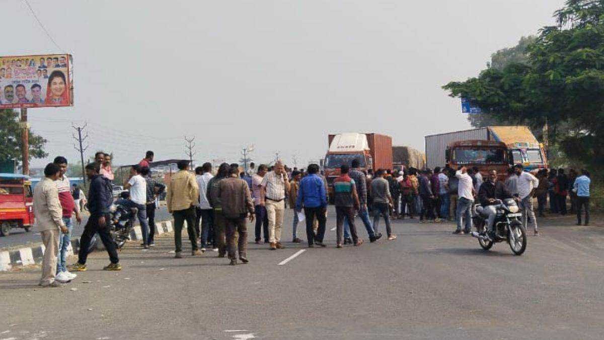 देवास में चालकों ने बायपास पर लगाया जाम, हजारों लोग फंसे, पुलिस ने संभाला मोर्चा