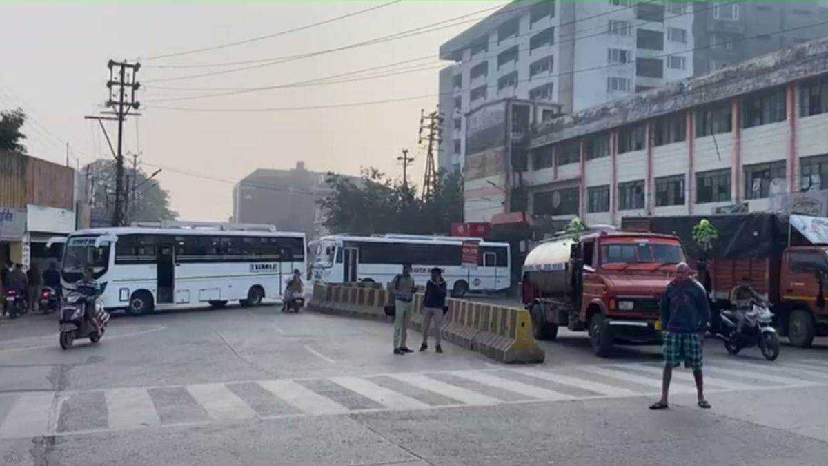 हिट एंड रन कानून के विरोध में मध्य प्रदेश में सड़कों पर उतरे चालक, यात्री परेशान, पेट्रोल की किल्लत शुरू