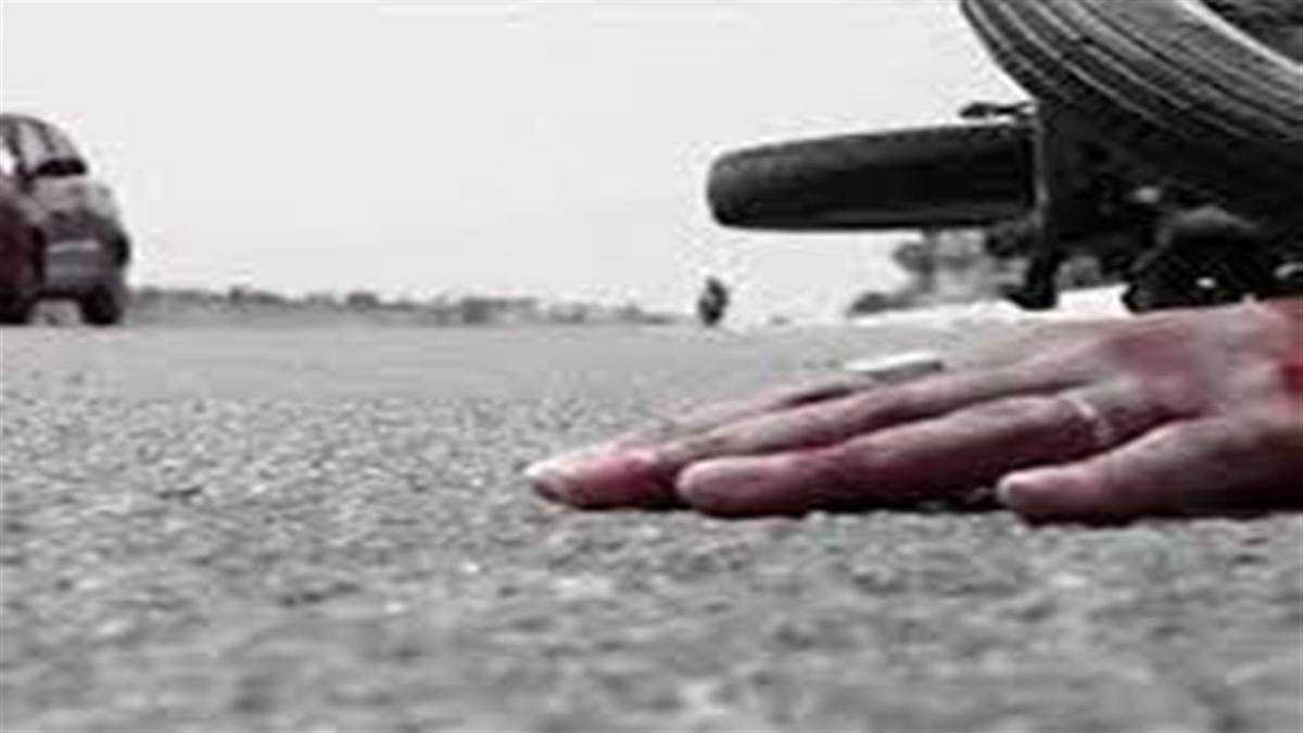 बीआरटीएस कारिडोर की रेलिंग से टकराई बाइक, युवती की मौत