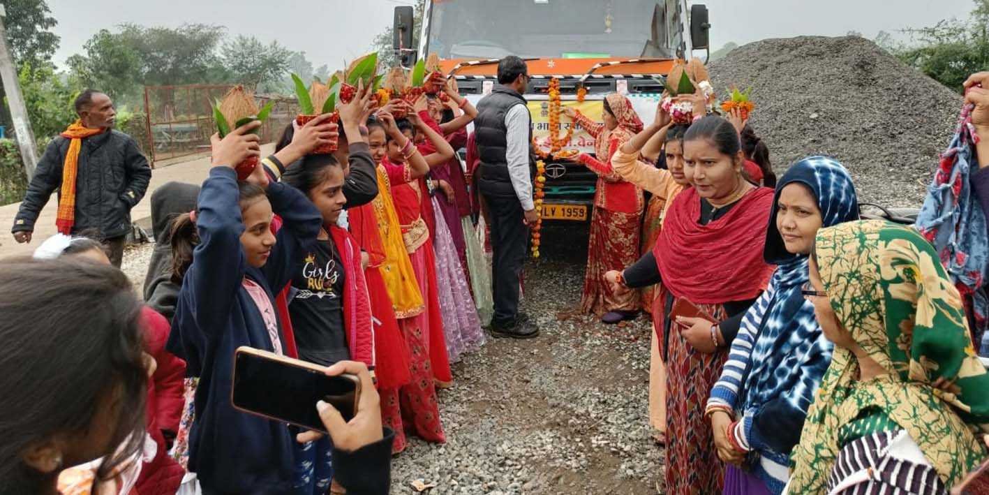 संकल्प यात्राÓ के दौरान ग्रामीणों को दी योजनाओं की जानकारी