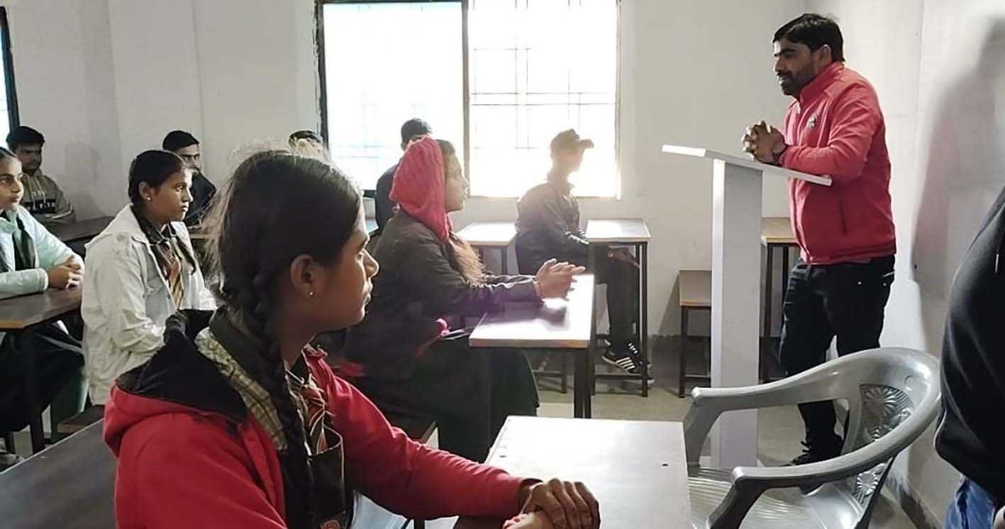 विद्यार्थियों ने महाविद्यालय में किया शैक्षणिक भ्रमण