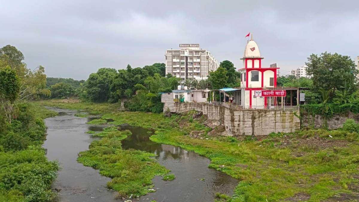 कलियासोत नदी के संरक्षण में अब भी लापरवाही, गलतियों पर पर्दा डाल रहे अधिकारी