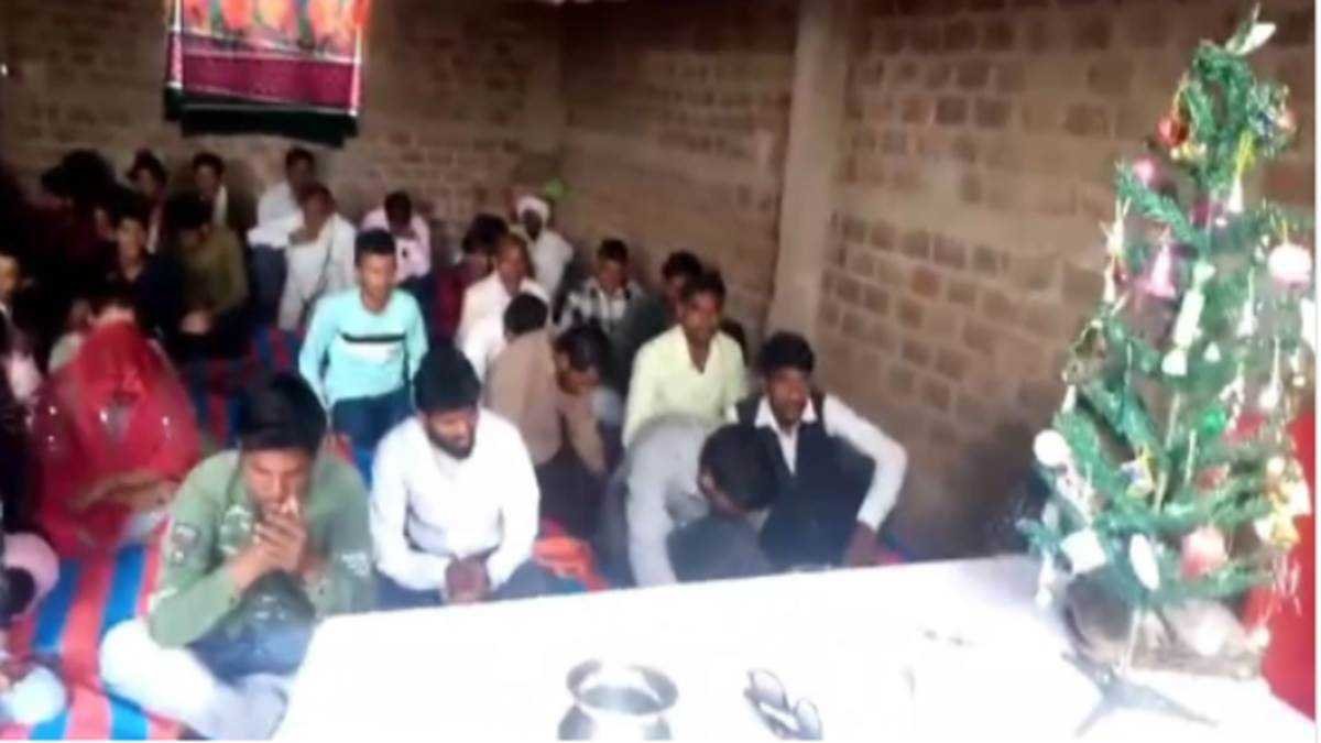 गाटलाखेड़ी गांव में मतांतरण की आशंका, पुलिस पहुंची तो बोले-नया साल मना रहे