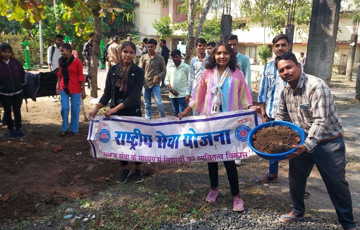 जन-जागरूकता के लिए चलाया स्वच्छता अभियान  
