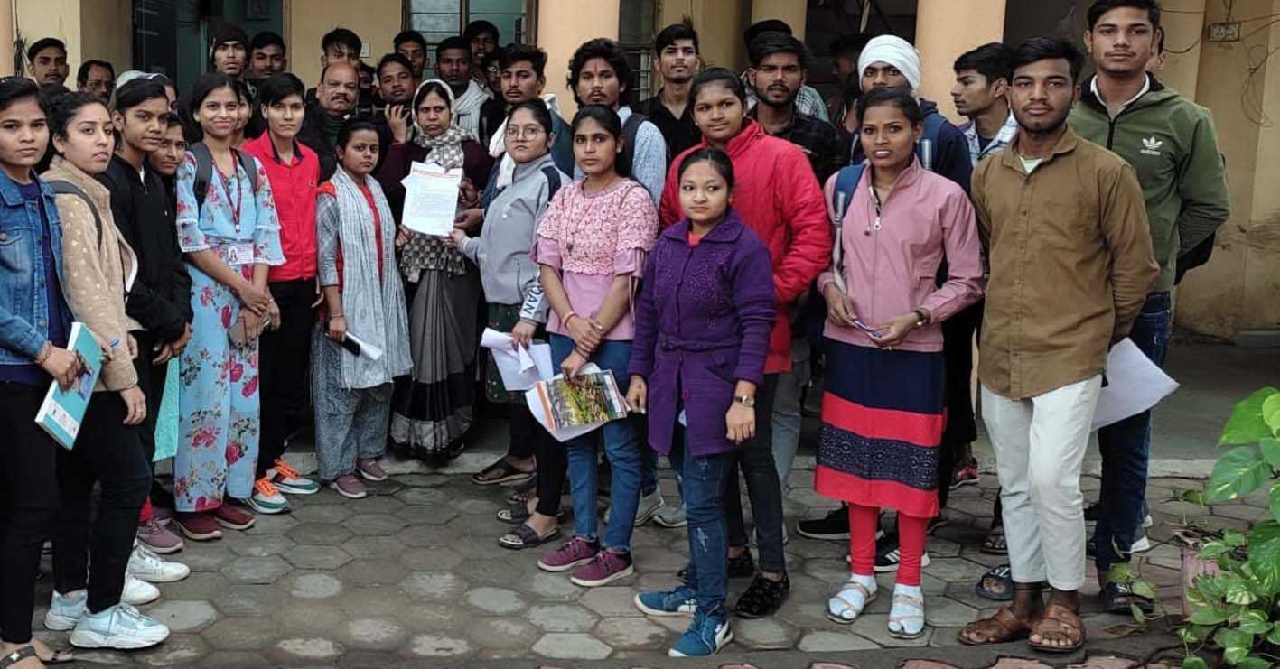 विभिन्न समस्याओं को लेकर उच्च शिक्षा मंत्री के नाम सौंपा ज्ञापन
