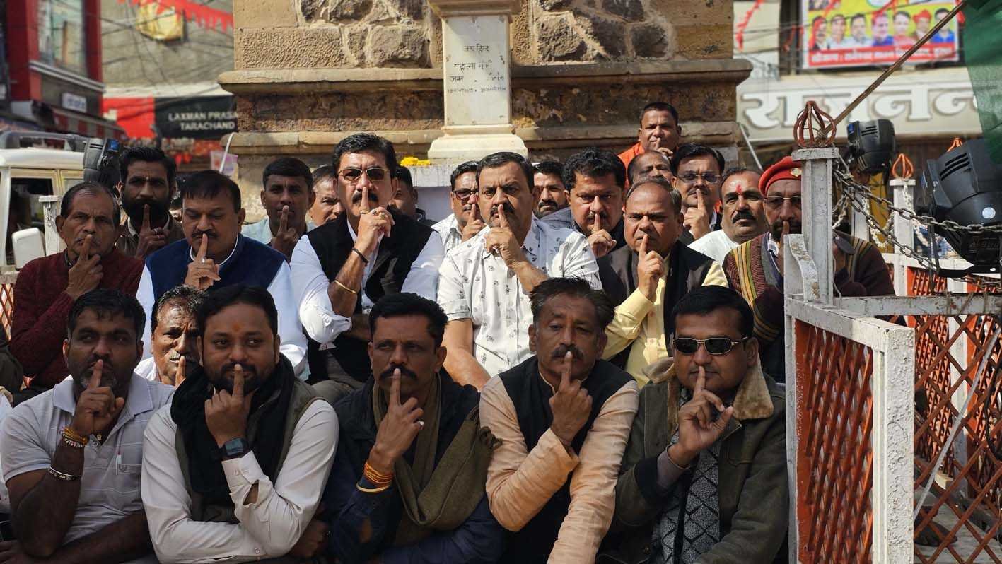 कांग्रेस ने किया मौन धरना प्रदर्शन