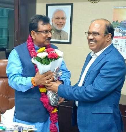मंत्री विजय शाह ने ग्रहण किया पदभार