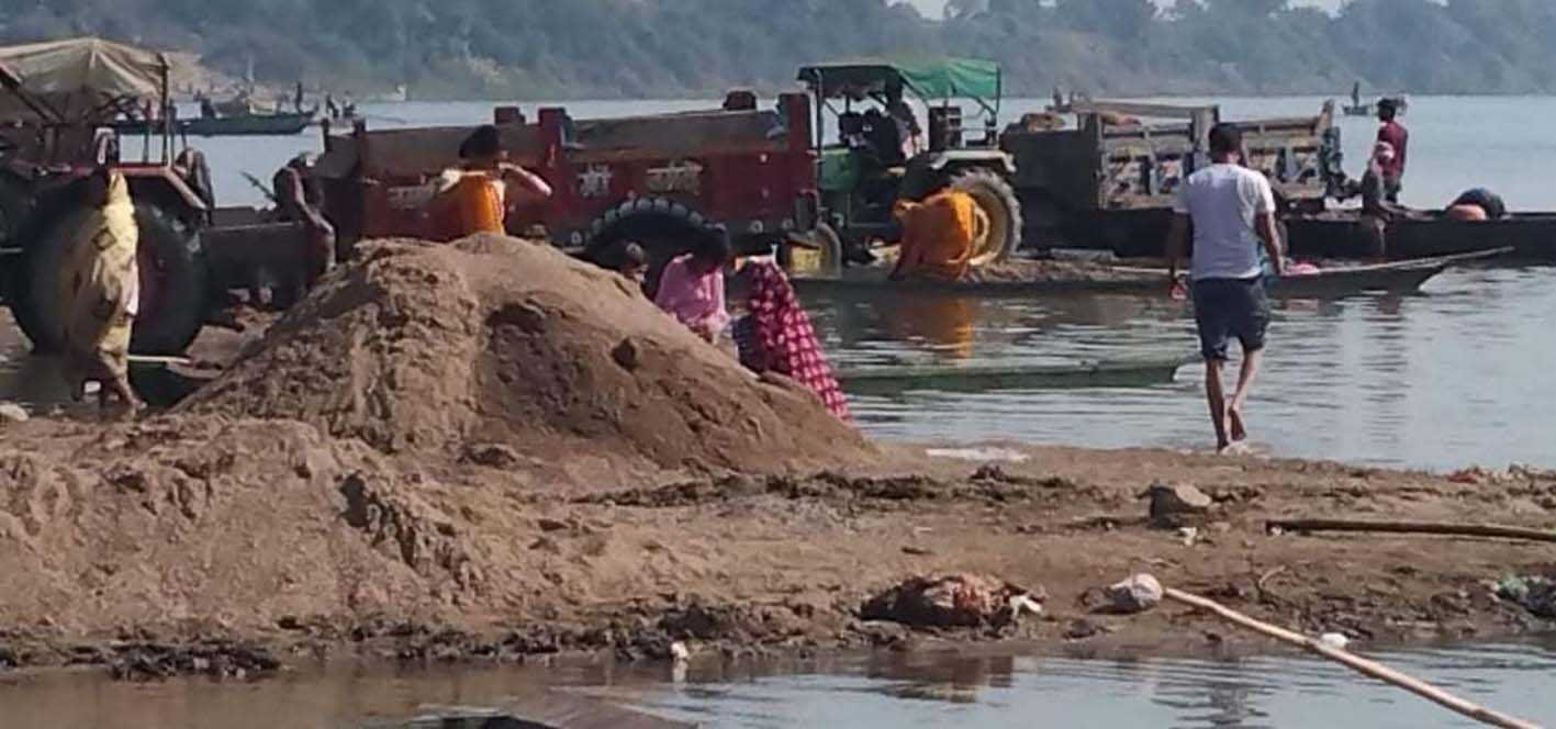 क्या खनिज विभाग करवा रहा अवैध रेत उत्खनन