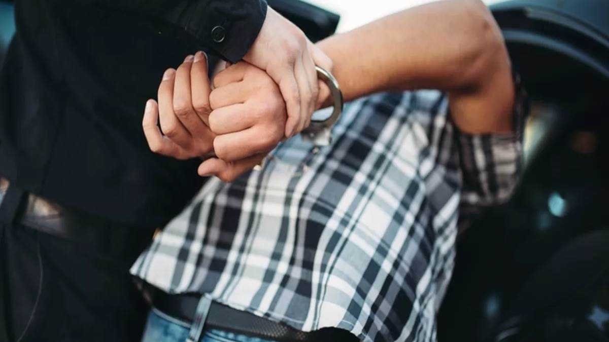 दुर्लभ हत्याकांड के आरोपित पर चलाई थीं गोलियां, चार बदमाश गिरफ्तार