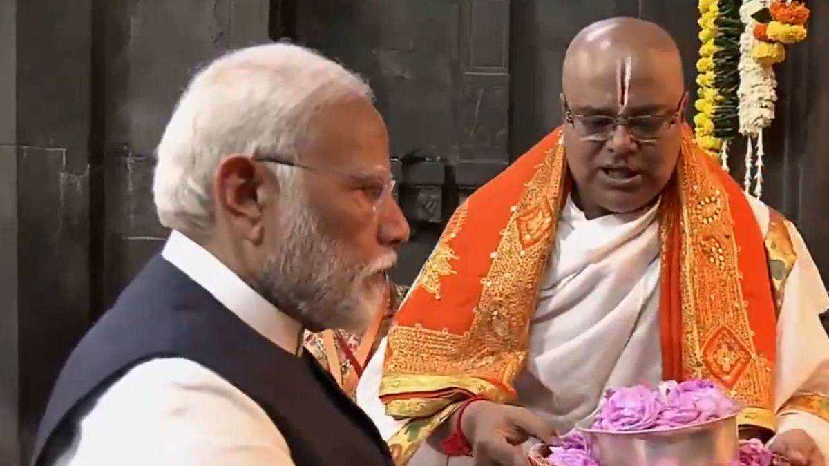 महाराष्ट्र दौरे पर पीएम मोदी, नासिक में रोड शो के बाद कालाराम मंदिर में दर्शन, देखिए फोटो-वीडियो