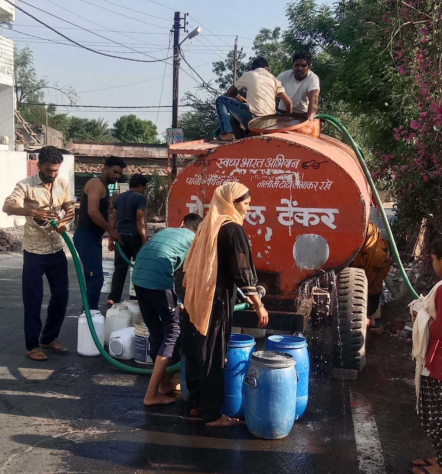 जलसंकट की चपेट में आधा शहर….  विद्युत सप्लाई डगमगाने से व्यवस्था बेपटरी