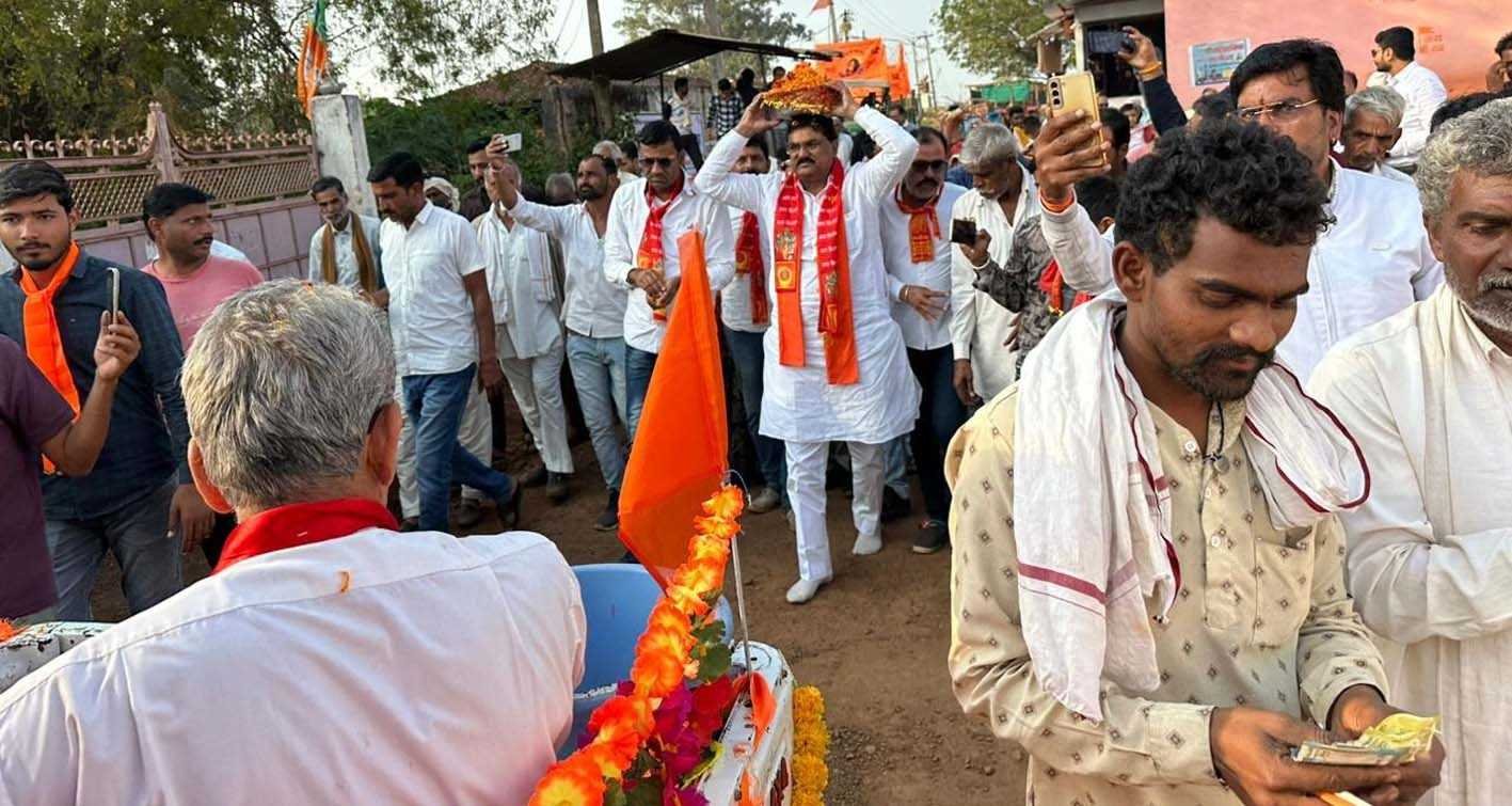 अक्षत कलश यात्रा में शामिल हुए पूर्व कृषि मंत्री  