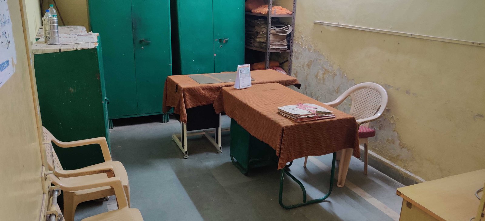 रोजगार अधिकारी के पास 3 जिलों का प्रभार