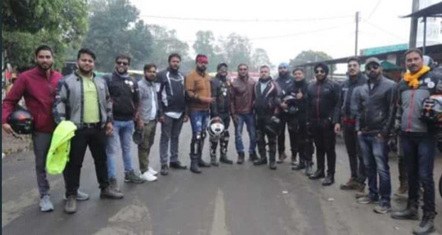 हाइवे बनाया पर नहीं बनाया एप्रोच रोड, सात गांव के ग्रामीणों ने लगा दिया जाम
