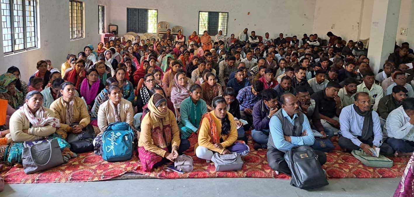 लक्ष्य की तरफ अग्रसर….  समीक्षा बैठक में ३५० शिक्षकों ने लिया भाग