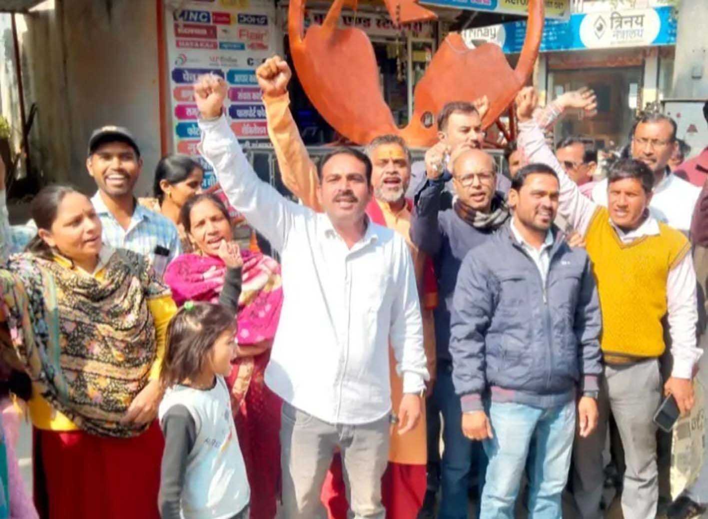 अतिथियों ने किया प्रदर्शन, बोले- सरकार से उम्मीद ! आखिर कब संवारेंगे भविष्य  