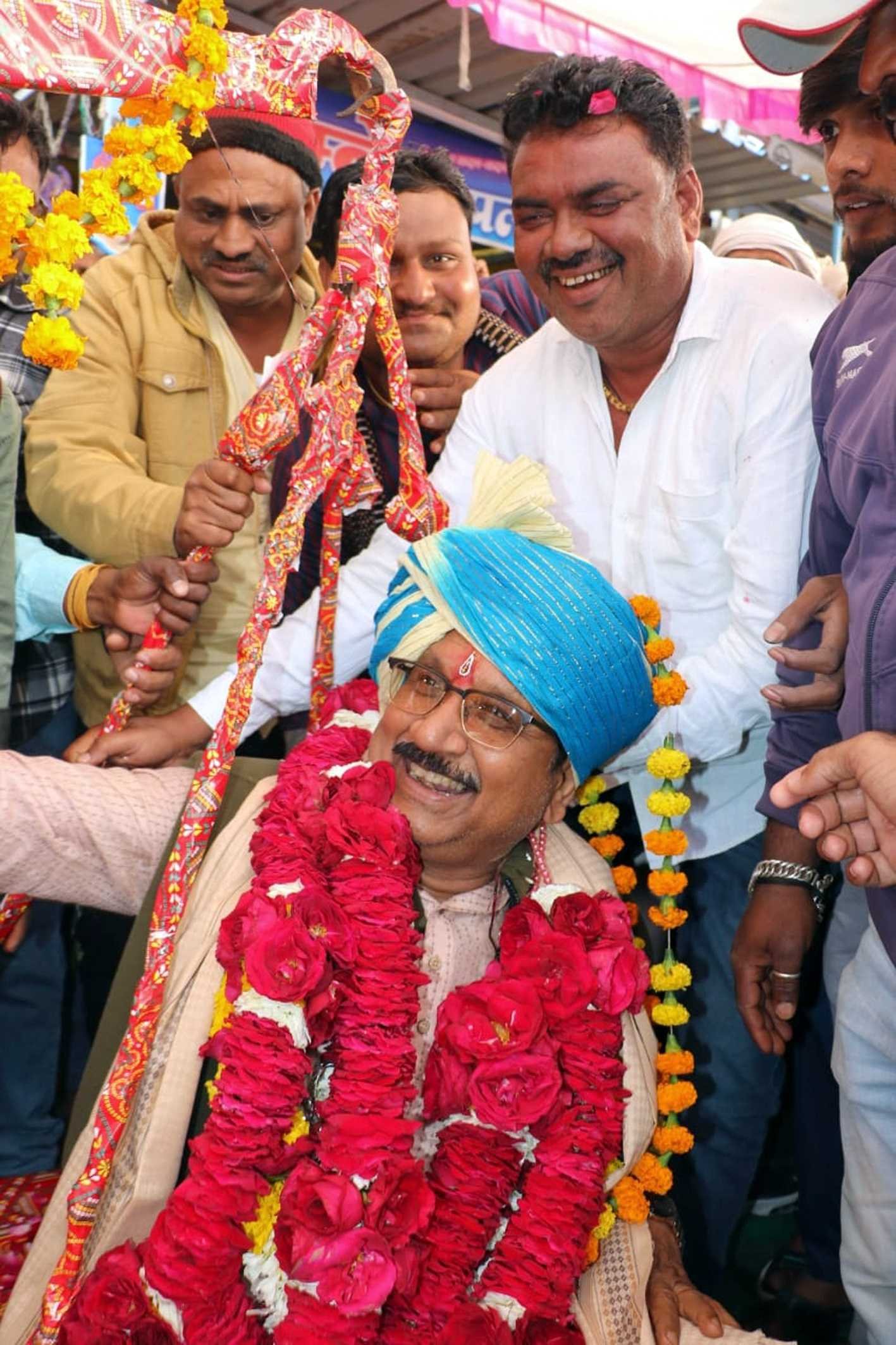 विजय शाह के स्वागत करने देर रात तक बैठे रहे ग्रामवासी