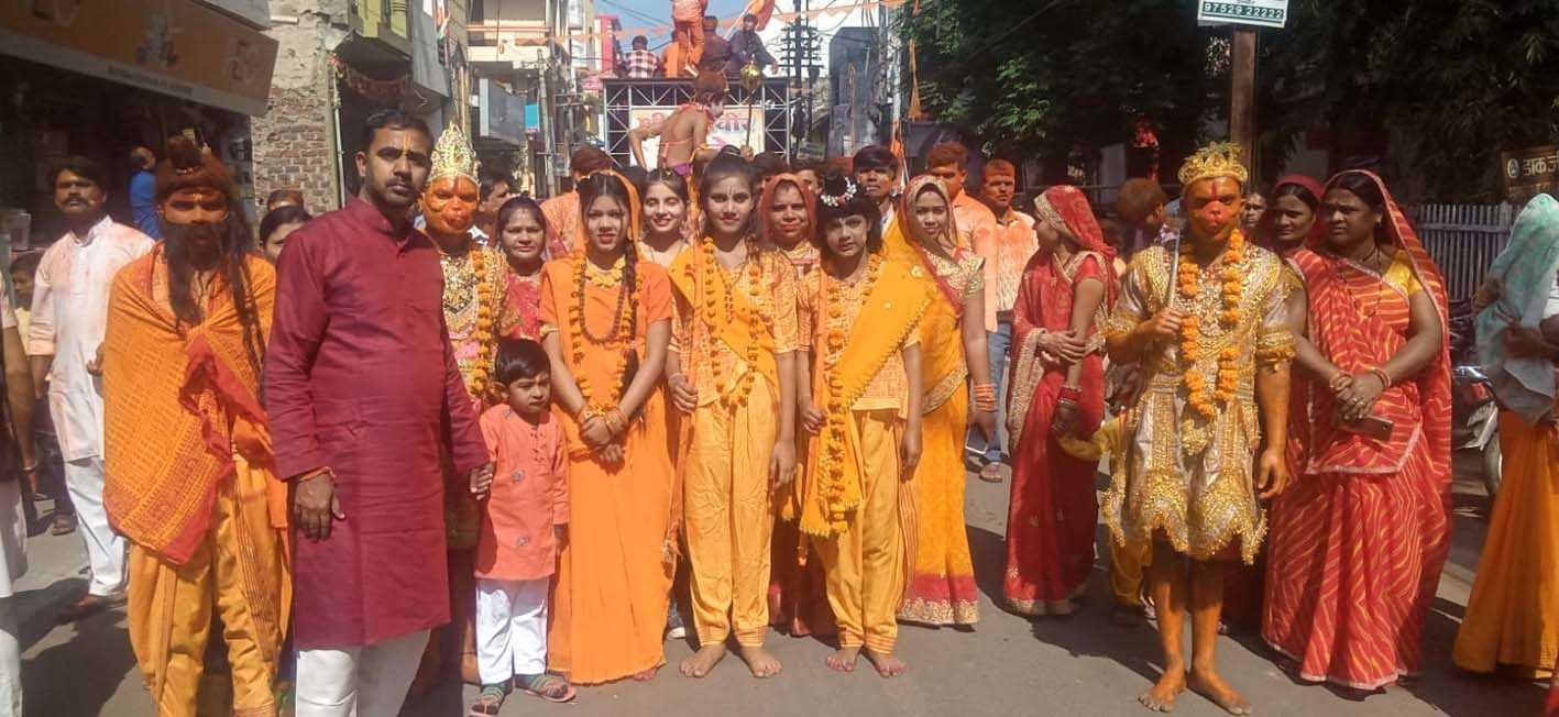 खेड़ापति हनुमान मंदिर समिति ने निकाली शोभायात्रा