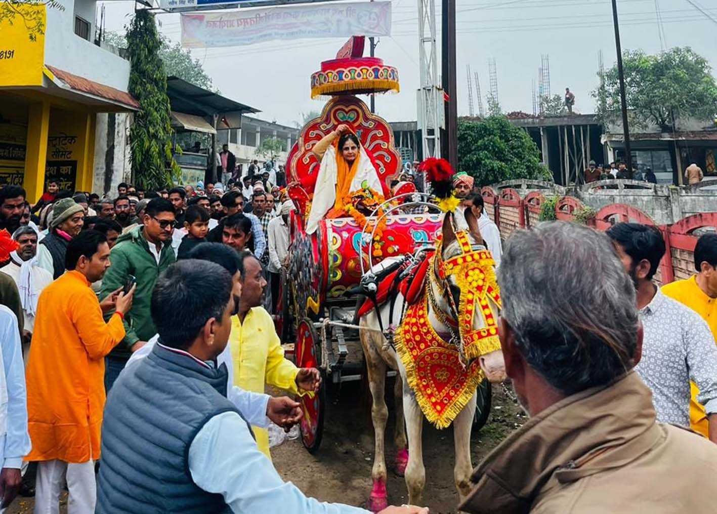 धार्मिक आयोजन …  शोभायात्रा में उमड़ी ग्रामवासियों की भीड़