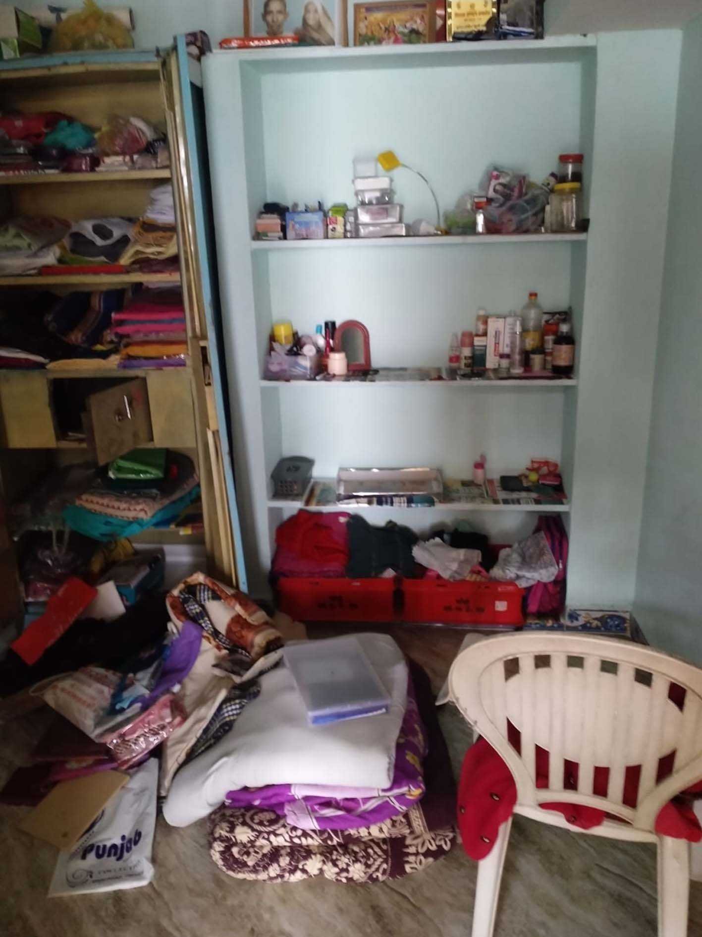 सूने मकान का ताला तोड़कर जेवरात और नगदी ले उड़े चोर